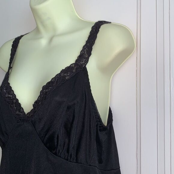 Cabernet black nylon camisole with lace - Picture 2 of 6